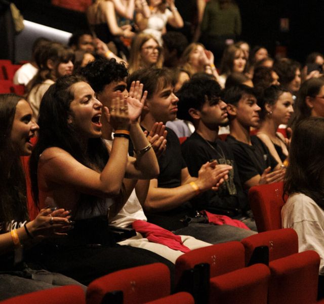 Nouveau festival. Public en liesse