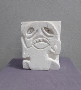 Sculptures de personnages grotesques