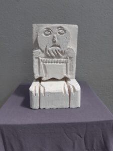 Sculptures de personnages grotesques
