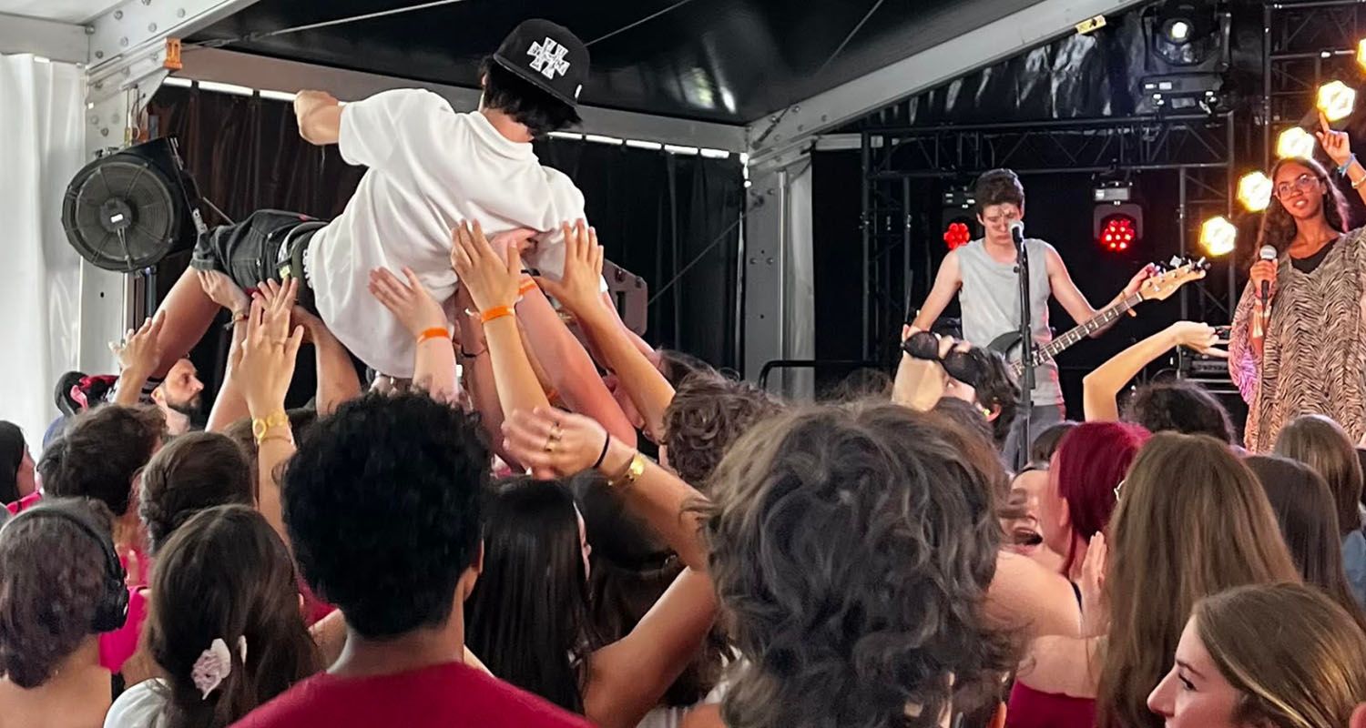 Nouveau festival. Public en liesse